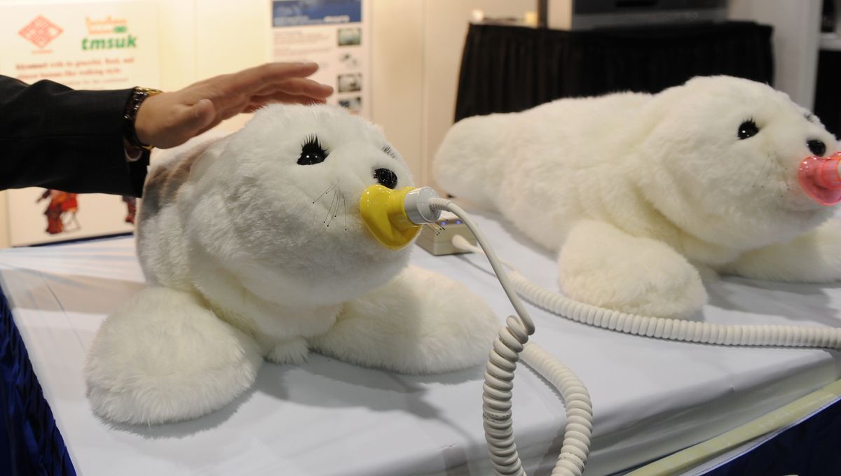 PARO un robot a forma di foca - L'Intelligenza Artificiale e la Robotica Assistiva: Innovazioni Recenti